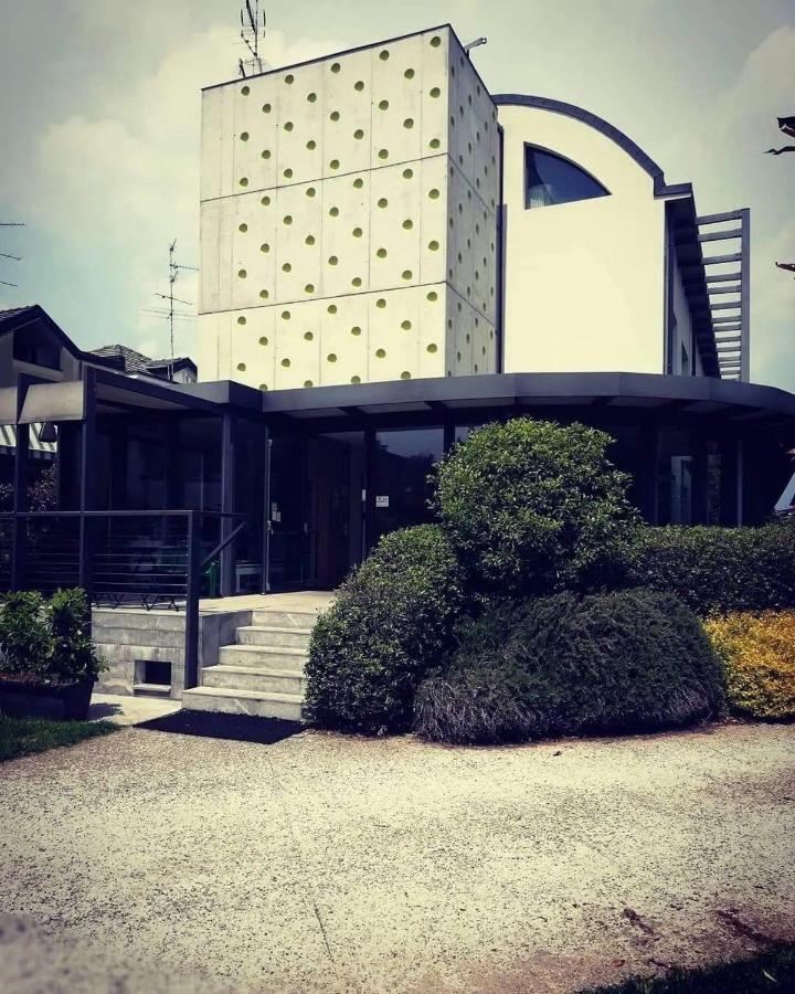Mxp Rooms Guest House Cardano al Campo Kültér fotó