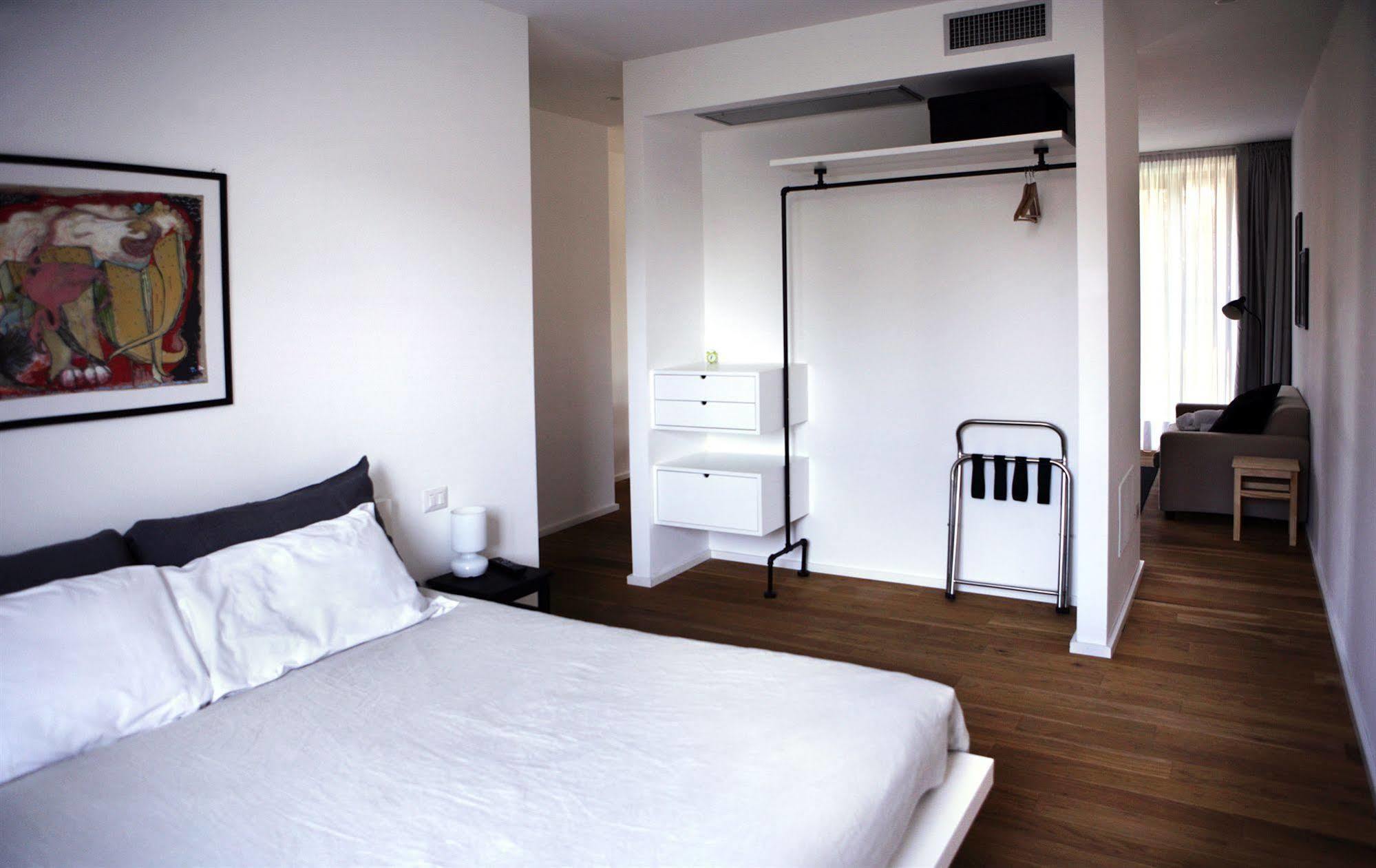 Mxp Rooms Guest House Cardano al Campo Kültér fotó